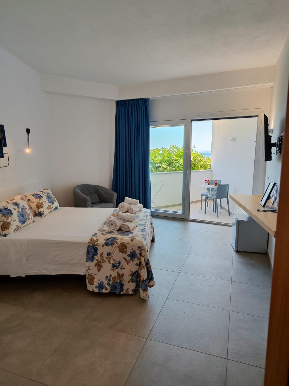 Rooms, Affittacamere Maksim Golfo Aranci Dış mekan fotoğraf